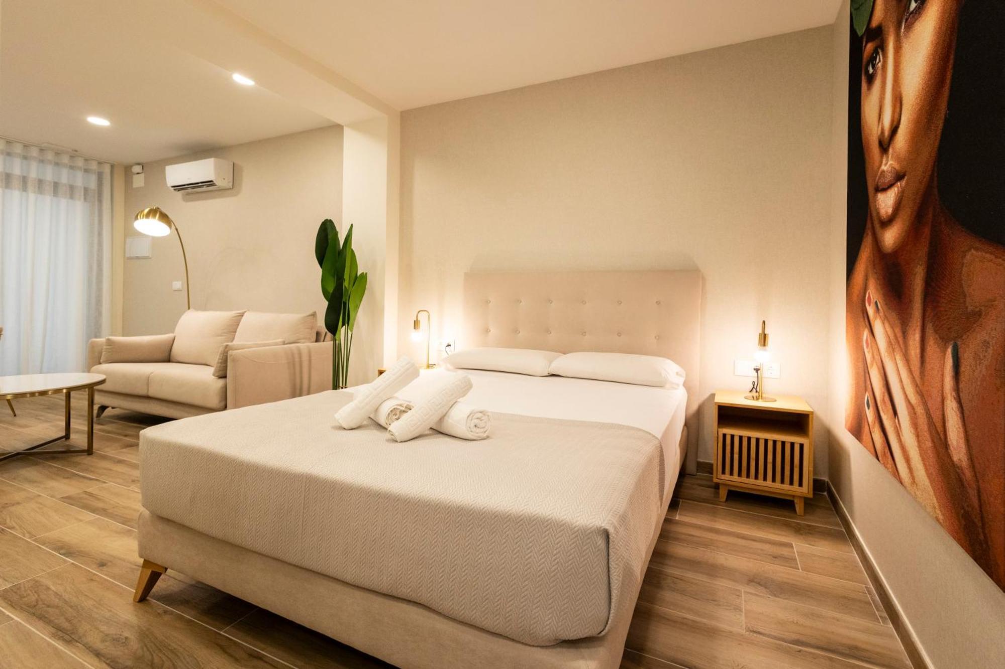 Cortes Suites By Concept Flats Valencia Exterior foto
