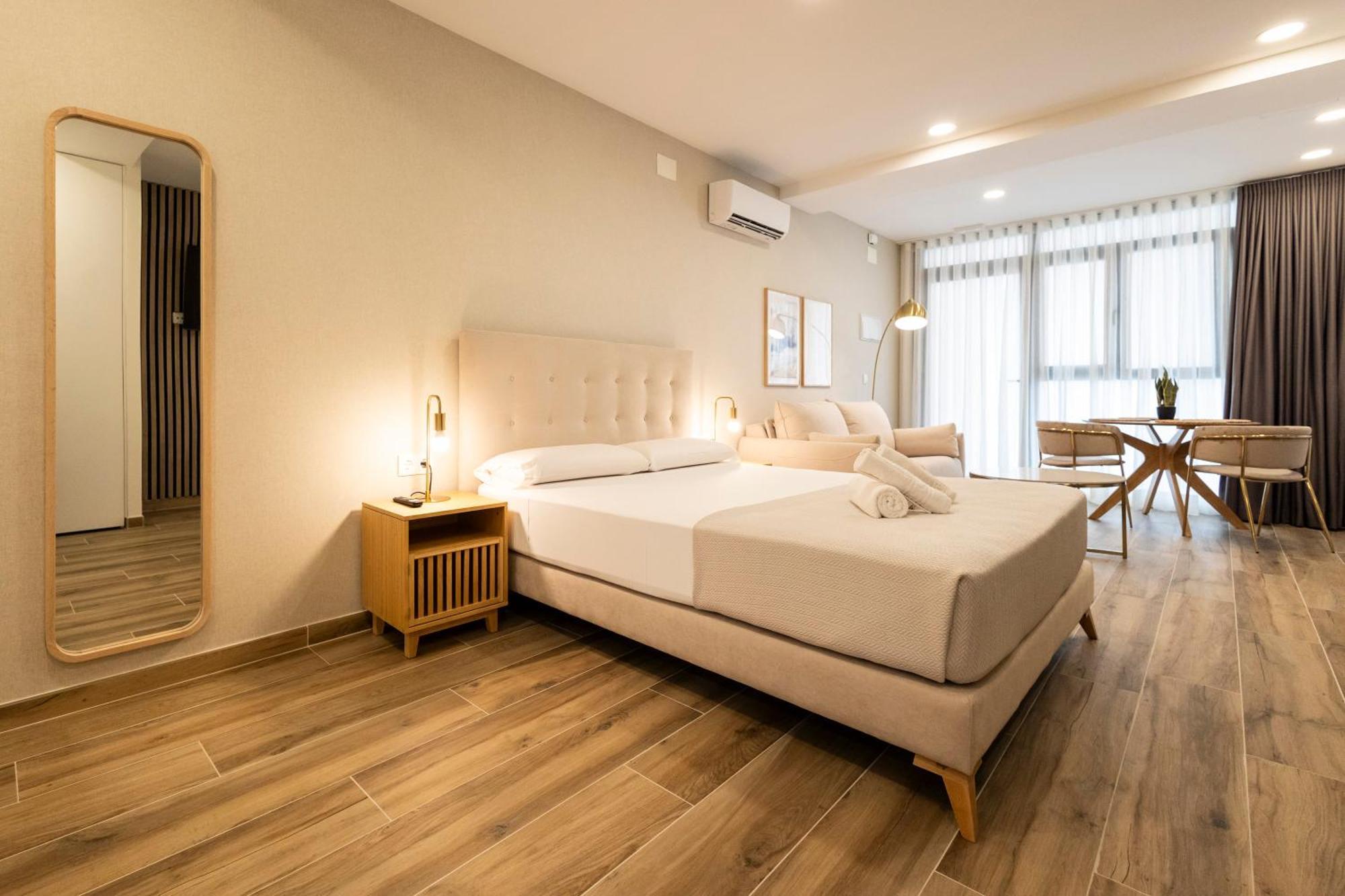 Cortes Suites By Concept Flats Valencia Exterior foto