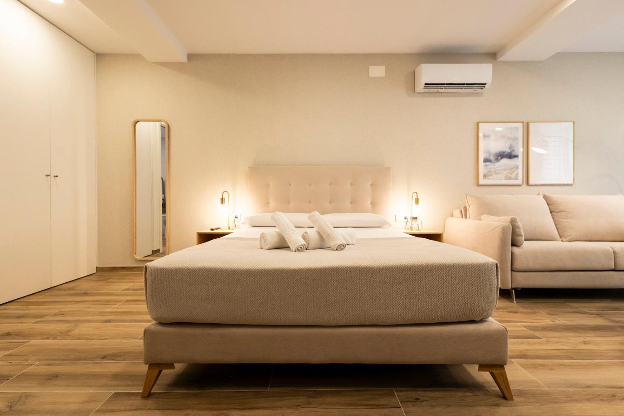 Cortes Suites By Concept Flats Valencia Exterior foto